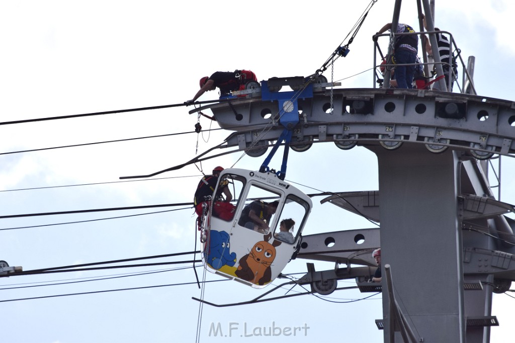 Koelner Seilbahn Gondel blieb haengen Koeln Linksrheinisch P118.JPG - Miklos Laubert